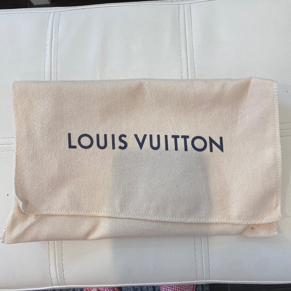Louis Vuitton Cosmetic Pouch - Picture 10 of 12